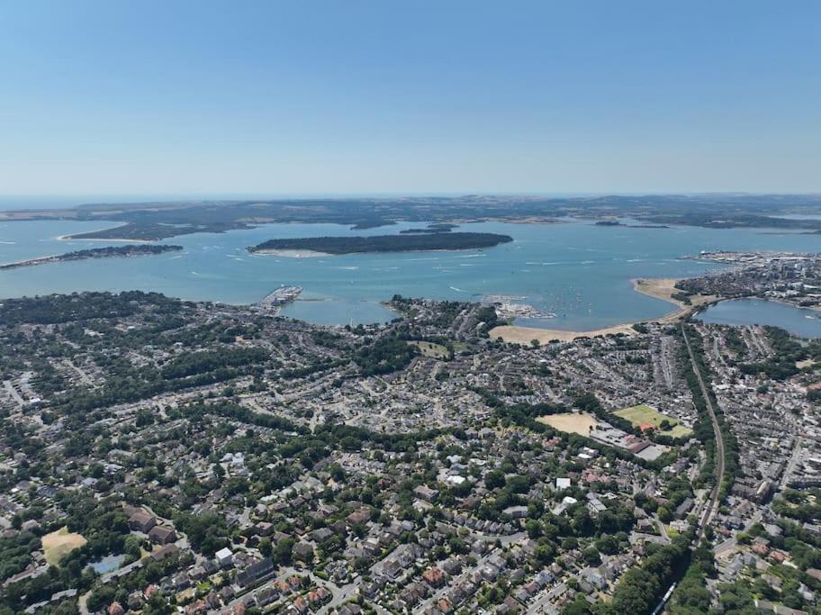 Entire Seaside Luxury Home With On Site Parking! Poole Buitenkant foto