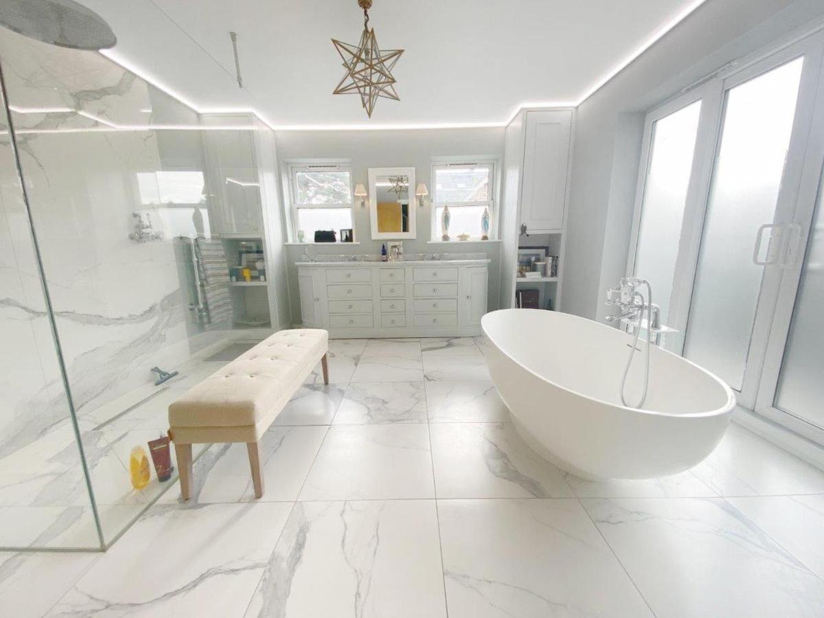 Entire Seaside Luxury Home With On Site Parking! Poole Buitenkant foto