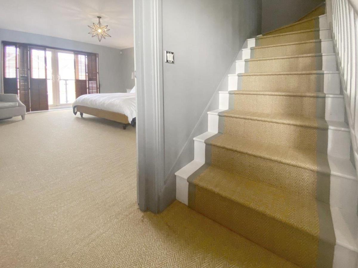 Entire Seaside Luxury Home With On Site Parking! Poole Buitenkant foto