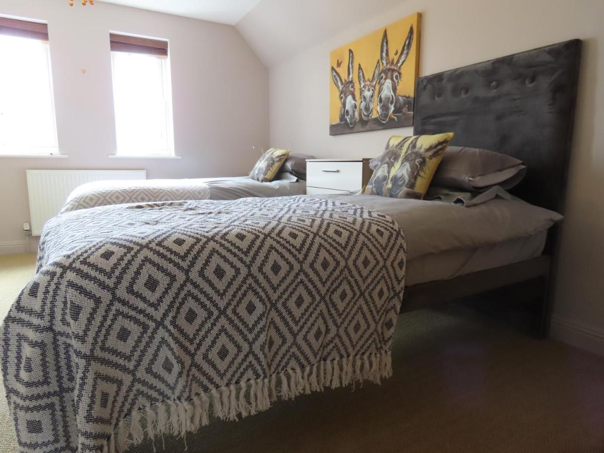 Entire Seaside Luxury Home With On Site Parking! Poole Buitenkant foto