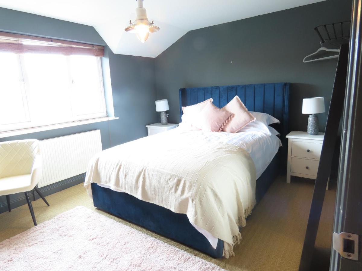 Entire Seaside Luxury Home With On Site Parking! Poole Buitenkant foto