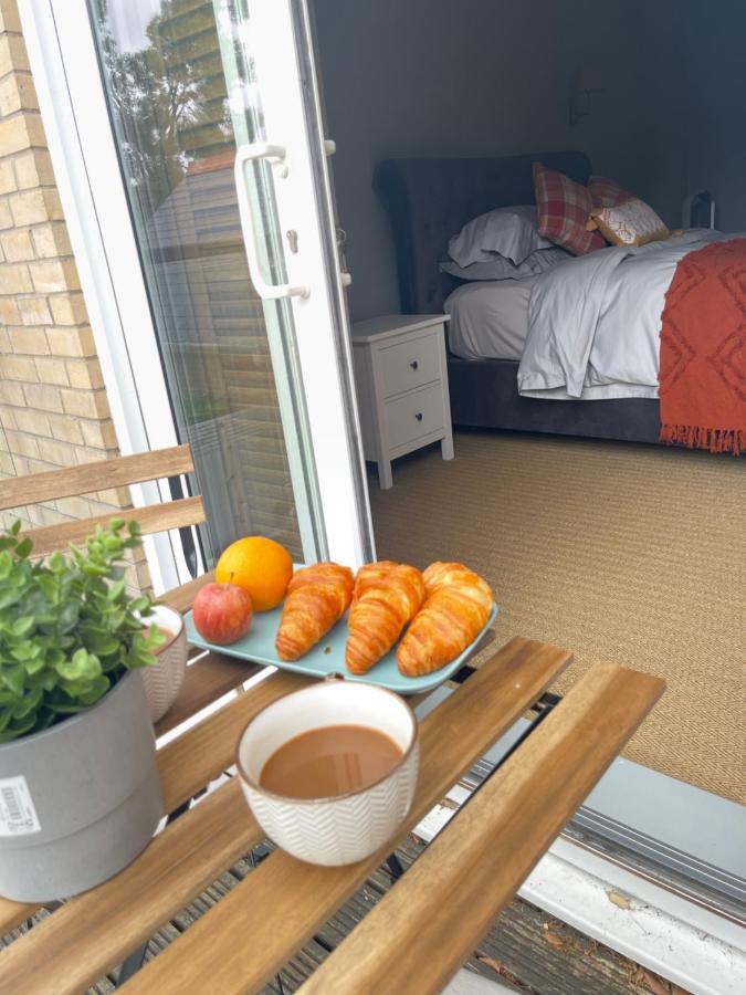 Entire Seaside Luxury Home With On Site Parking! Poole Buitenkant foto
